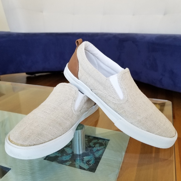 Crazy 8 Other - 🌼Canvas Boys Slip on White Shoes Size 3